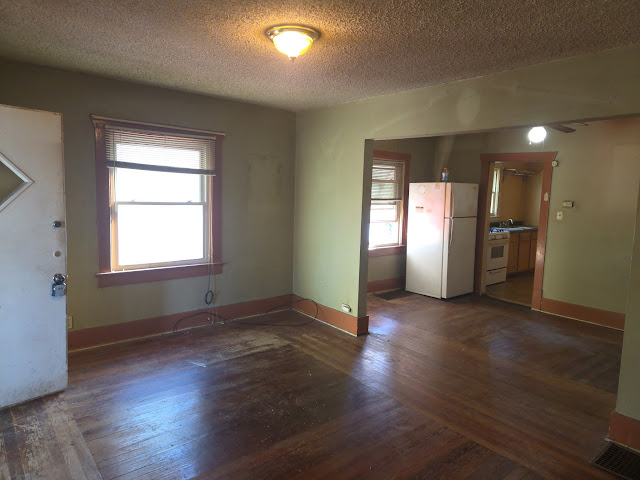 2081 N College St: photo 4
