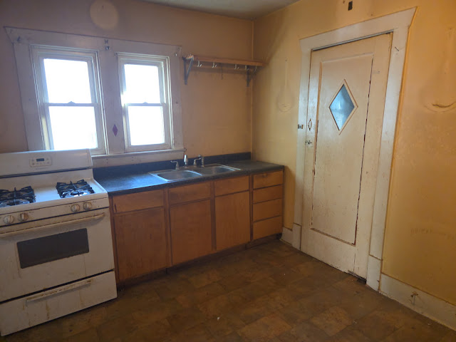 2081 N College St: photo 9
