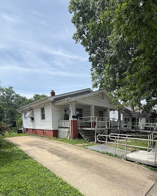 2081 N College St: main photo