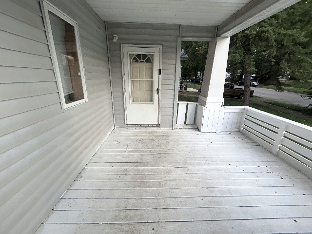 1283 S Illinois St: photo 2