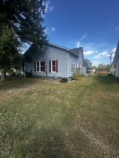 900 S 16th St: photo 2