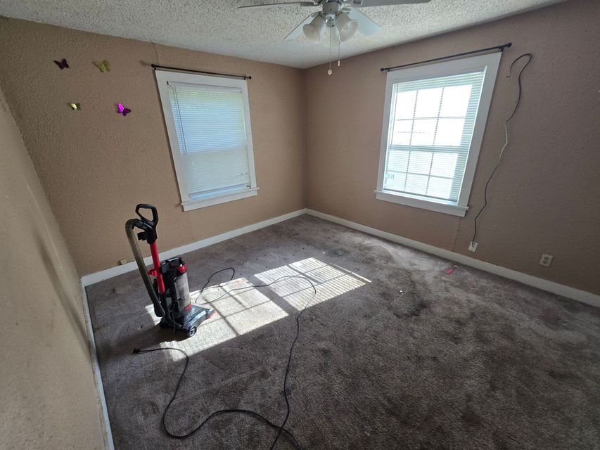 201 N Gray St: photo 10