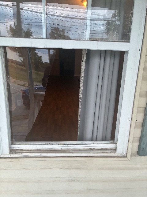 1311 25th St: photo 2
