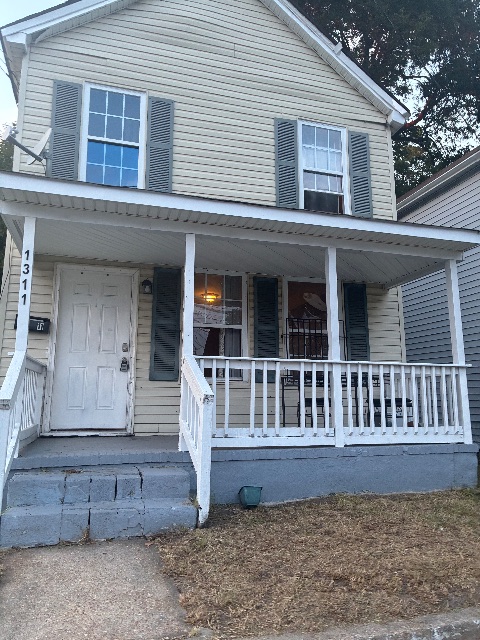 1311 25th St: main photo