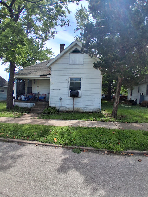 303 W Sycamore St: main photo