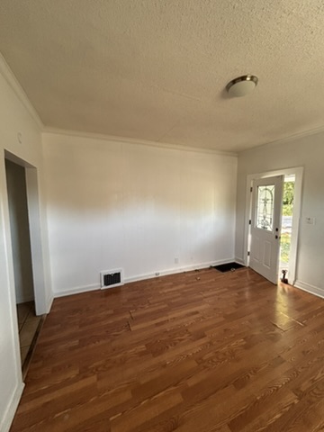 6211 Reichman Ave: photo 5