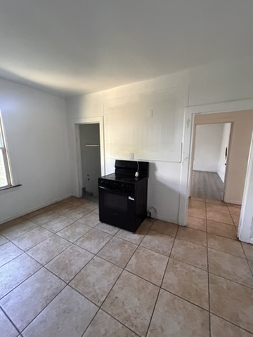 6211 Reichman Ave: photo 19