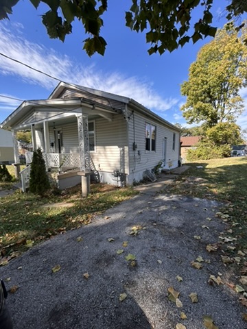 6211 Reichman Ave: photo 3