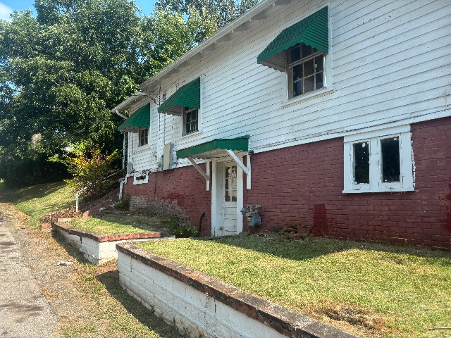 1240 Myrtle Ave: photo 2