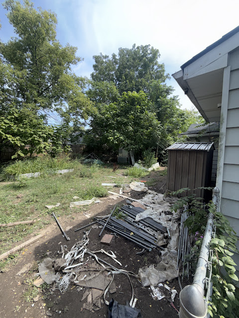 1206 Markham St: photo 46