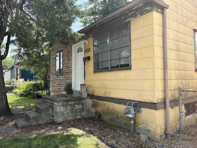 18465 Caldwell St: photo 3