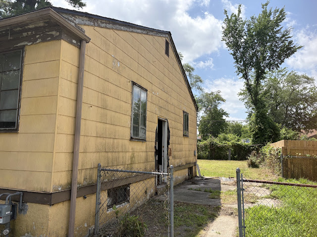 18465 Caldwell St: photo 2