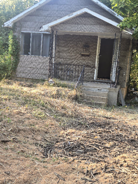 4521 Oakwood Ave: photo 2