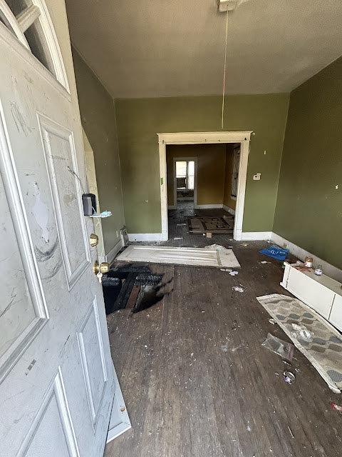 4424 Marcus Ave: photo 3