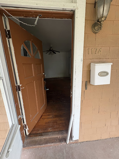 1174 W King St: photo 5