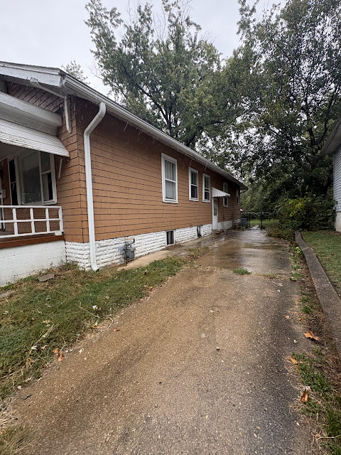 1174 W King St: photo 3