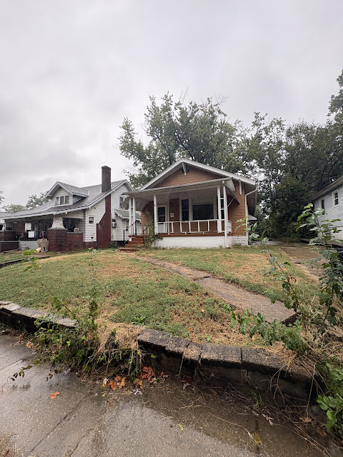 1174 W King St: main photo