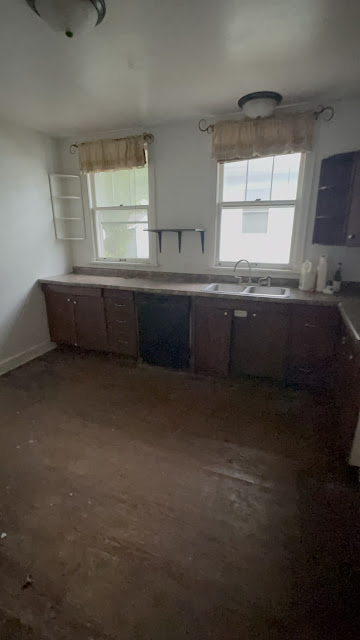 1174 W King St: photo 8