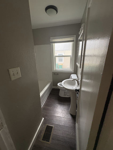 1546 E Division St: photo 9