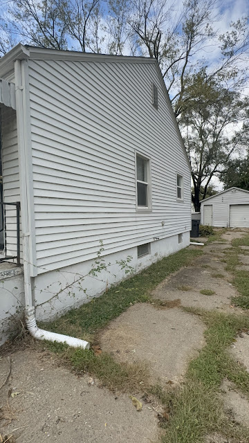 1546 E Division St: photo 2