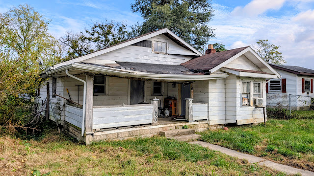 1630 S Elm St: photo 2
