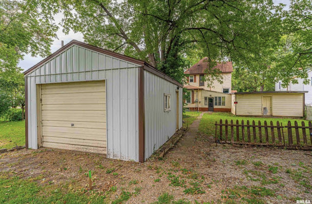 417 W Elm St: photo 16