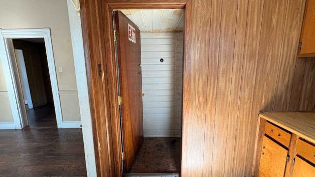 203 Girard St: photo 30