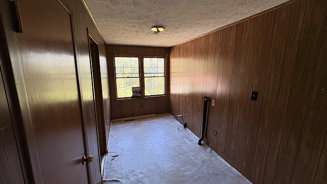 203 Girard St: photo 14