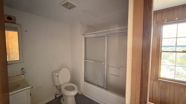 203 Girard St: photo 21