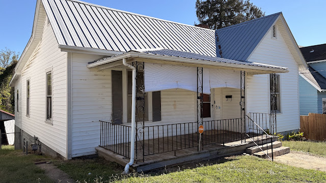203 Girard St: photo 2