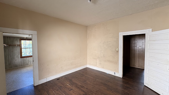 203 Girard St: photo 17