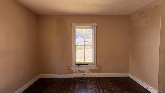 203 Girard St: photo 13