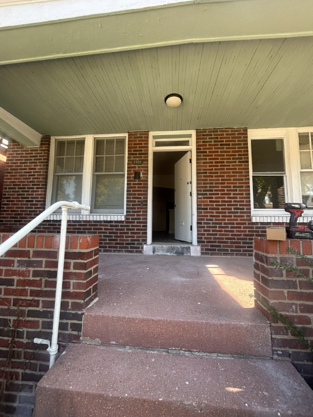 5338 Claxton Ave: photo 2