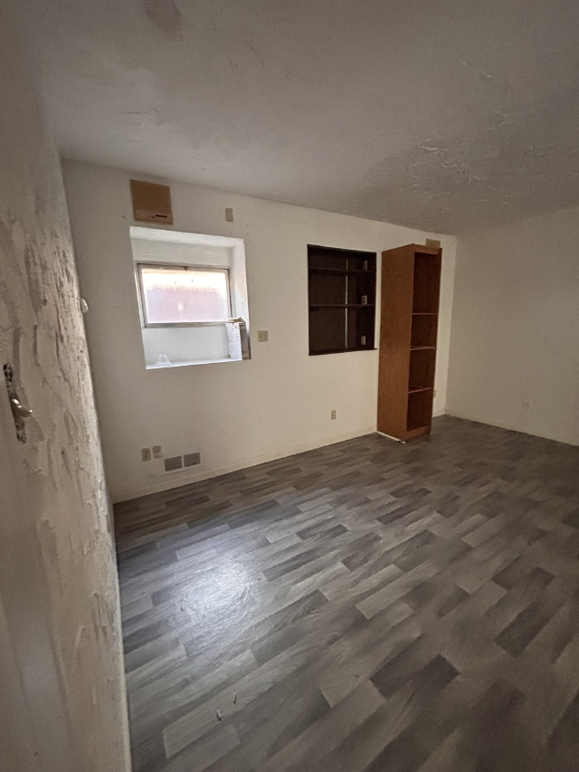 5338 Claxton Ave: photo 8