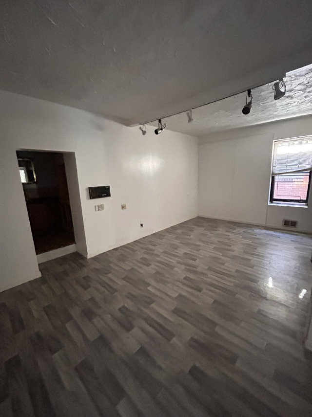 5338 Claxton Ave: photo 29