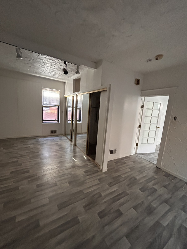 5338 Claxton Ave: photo 9