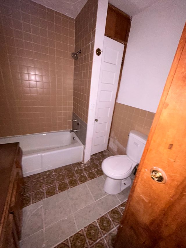 5338 Claxton Ave: photo 12