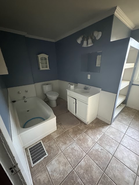 1929 E Prairie St: photo 15