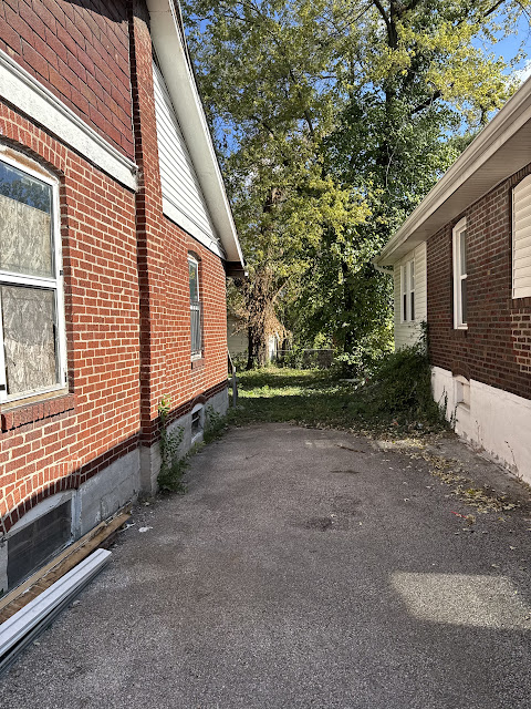 2154 68th St: photo 4
