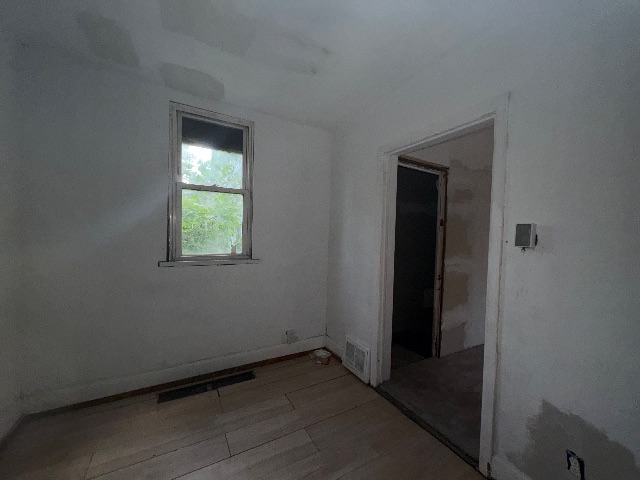 5044 Claxton Ave: photo 17