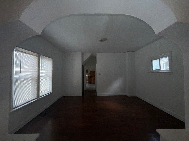 5044 Claxton Ave: photo 8