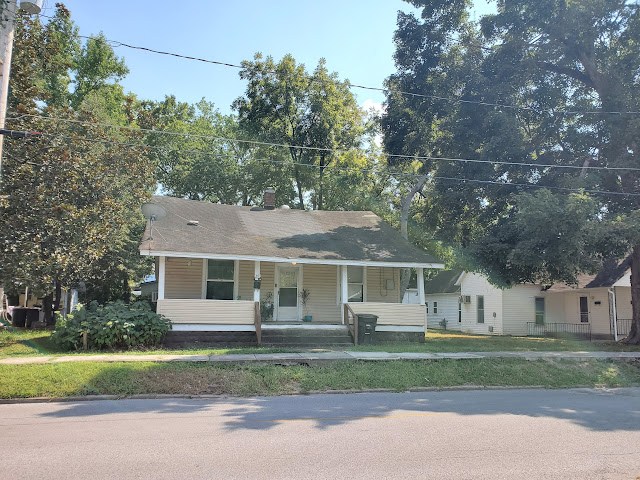 307 W Sycamore St: main photo