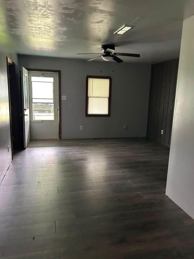660 E Van Buren Ave: photo 2
