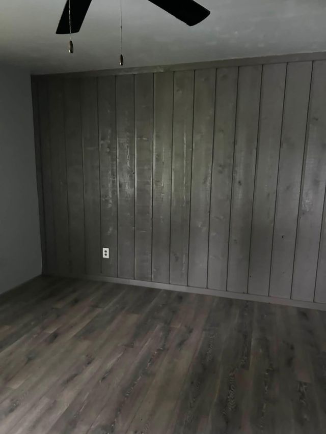 660 E Van Buren Ave: photo 3