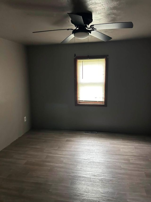 660 E Van Buren Ave: photo 5