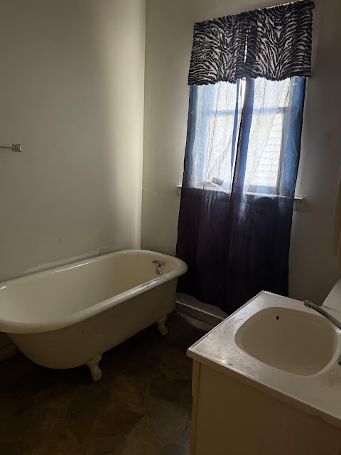 1112 E Main St: photo 9