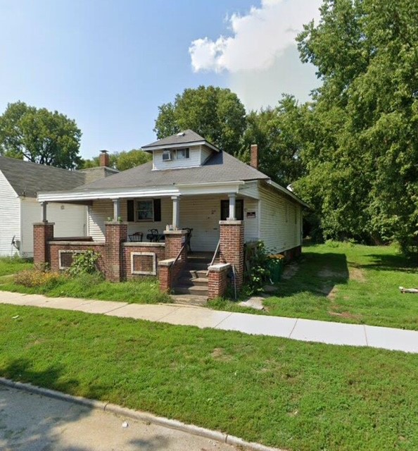 1112 E Main St: main photo