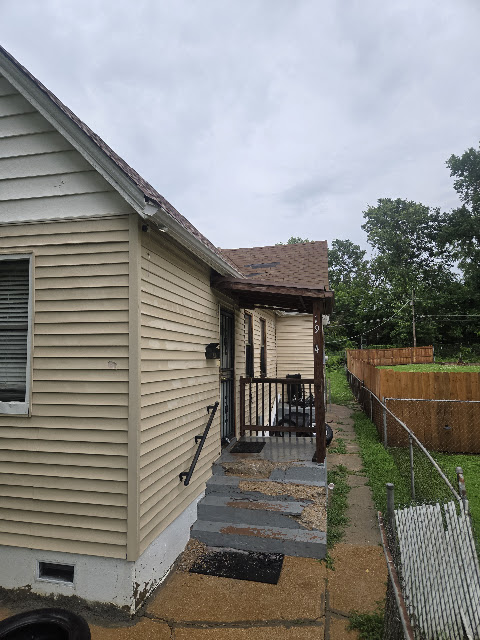 1924 Belt Ave: photo 3