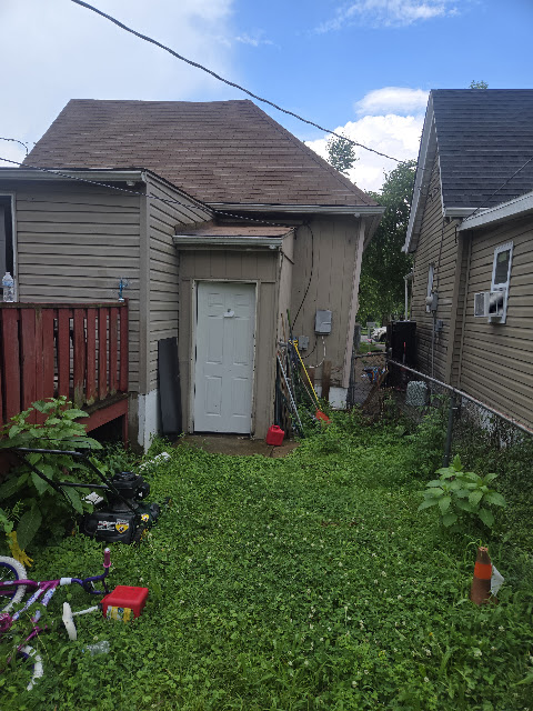1924 Belt Ave: photo 10
