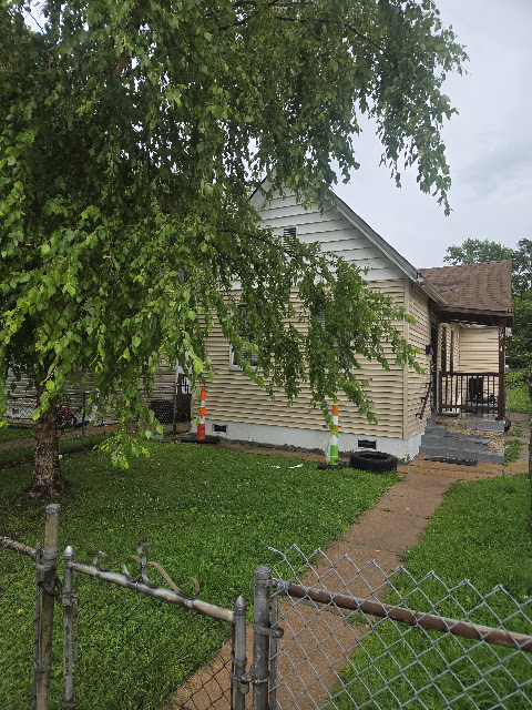 1924 Belt Ave: photo 22
